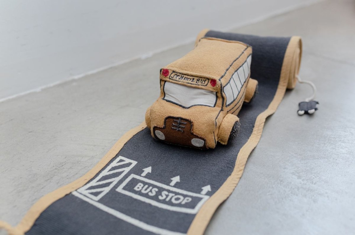 LORENA CANALS-Peluche Ride & Roll Autobus Scolaire