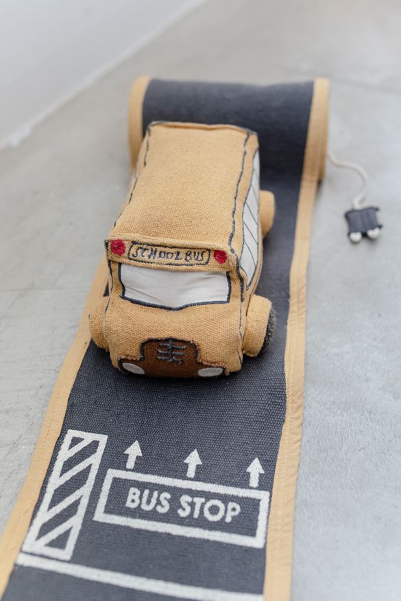 LORENA CANALS-Peluche Ride & Roll Autobus Scolaire
