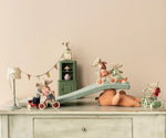 MAILEG-Souris Tricycle, Grande Soeur - Rouge