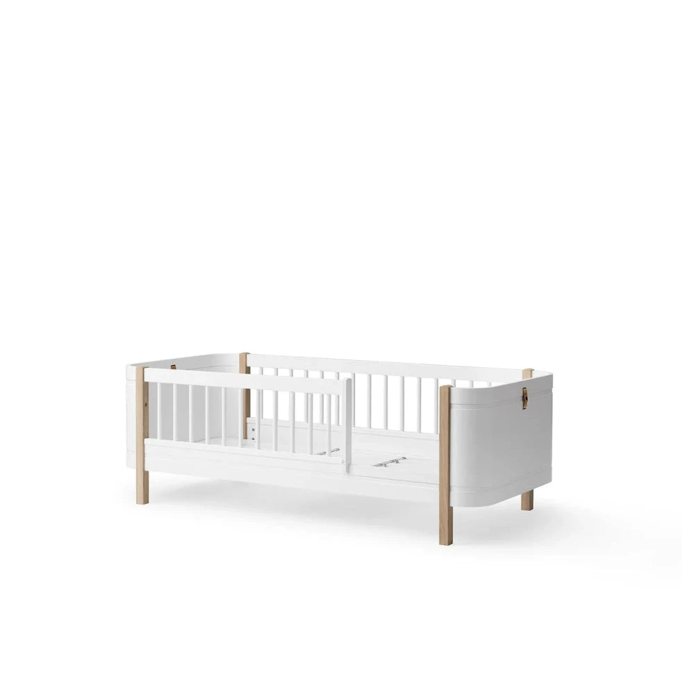 OLIVER FURNITURE-Lit Bébé Évolutif Wood Mini+, Avec Kit Junior Inclus, Blanc/Chêne