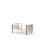 OLIVER FURNITURE-Lit Bébé Évolutif Wood Mini+, Avec Kit Junior Inclus, Blanc/Chêne
