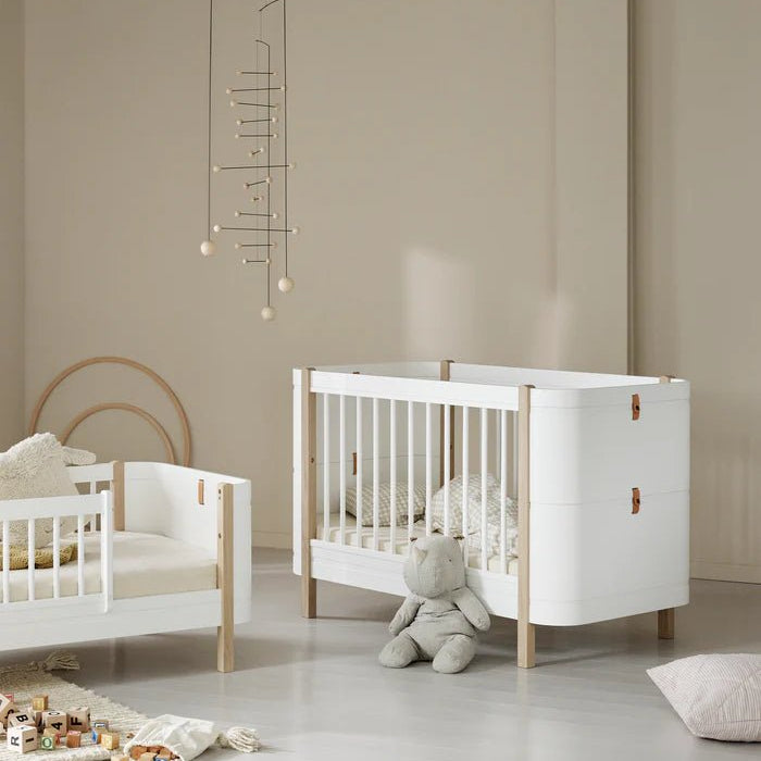 OLIVER FURNITURE-Lit Bébé Évolutif Wood Mini+, Blanc/Chêne