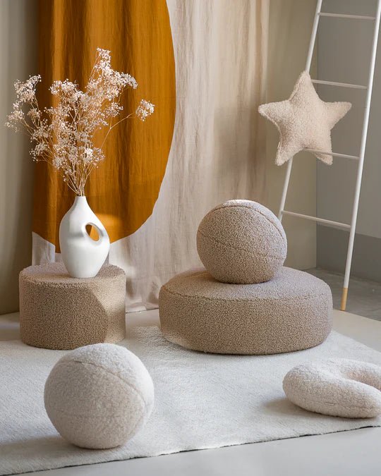 WIGIWAMA-Coussin Boule Molletonné - Biscuit