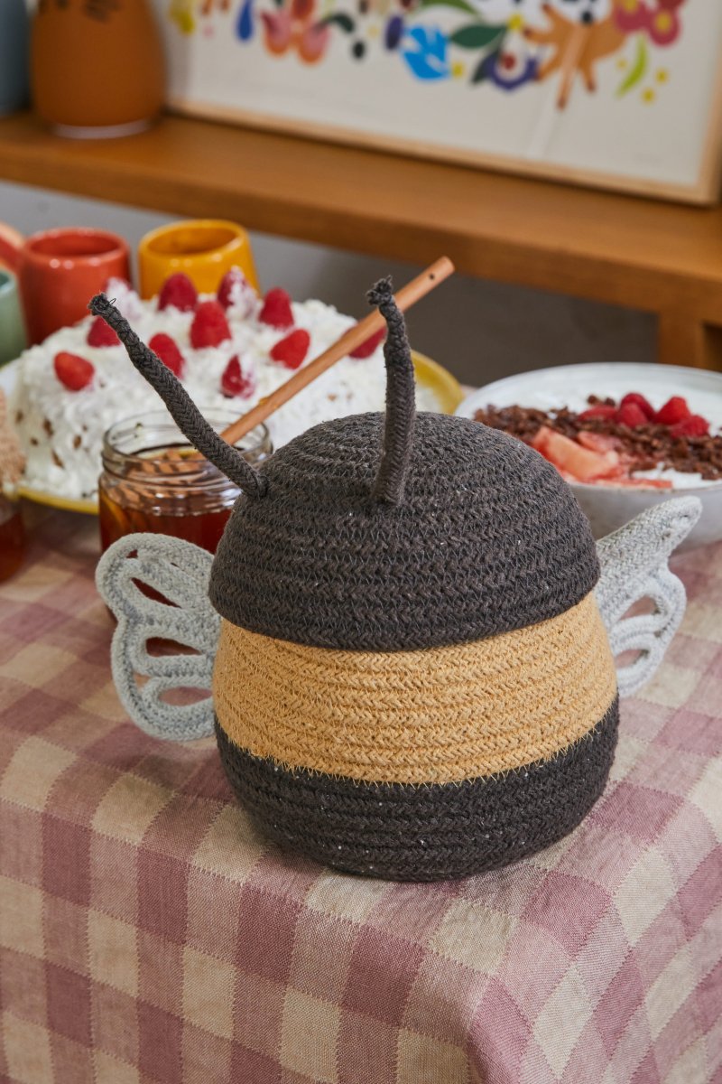 LORENA CANALS-Panier Bébé Abeille