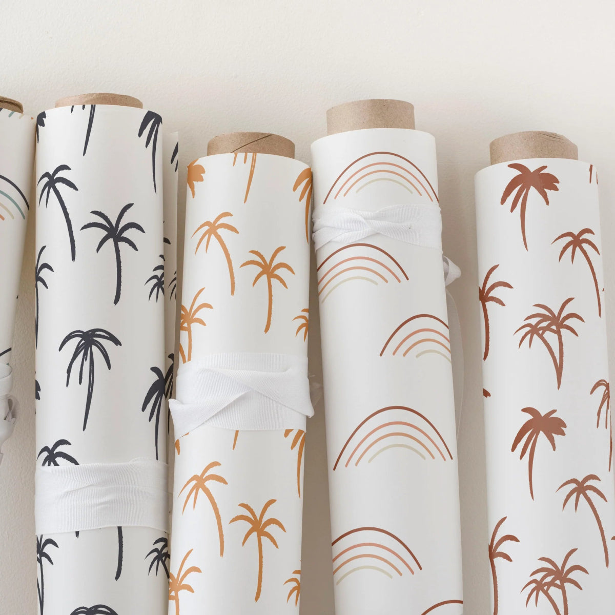 MUNKS & ME-Le Papier Peint Chambre Enfant à Motif Répété - Imprimé Palmier Tropical Noa | Rouiller